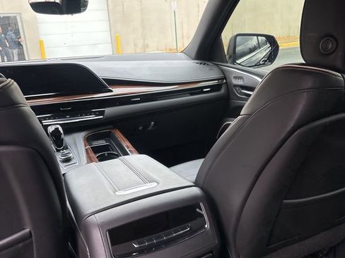 Used 2023 Cadillac Escalade ESV Premium Luxury image 8