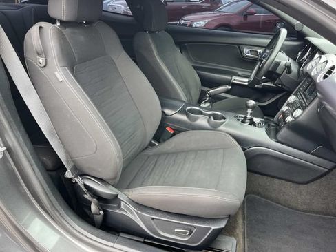 Used 2017 Ford Mustang Coupe RWD image 13