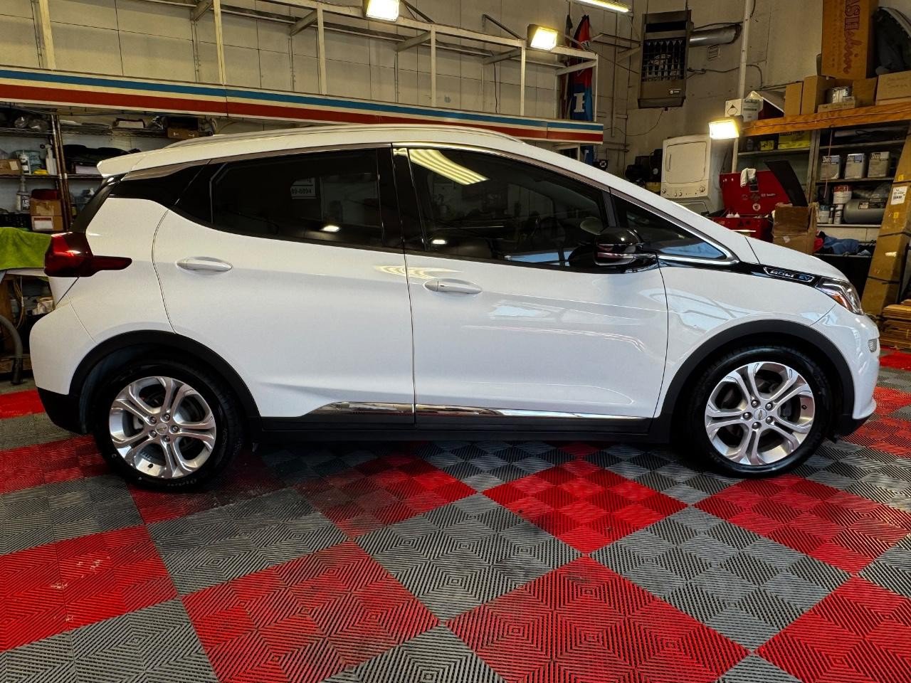 Used 2021 Chevrolet Bolt LT FWD image 8