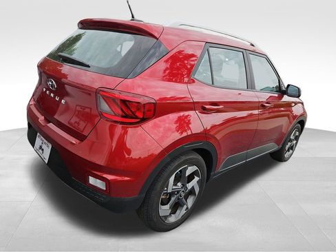 Used 2023 Hyundai Venue SEL FWD image 5