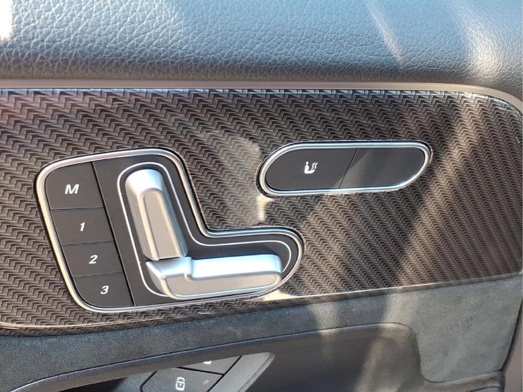 Used 2021 Mercedes-Benz GLB 250 4MATIC image 19