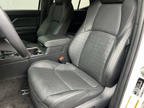 Used 2025 Toyota 4Runner TRD Off-Road Premium AWD/4WD image 19