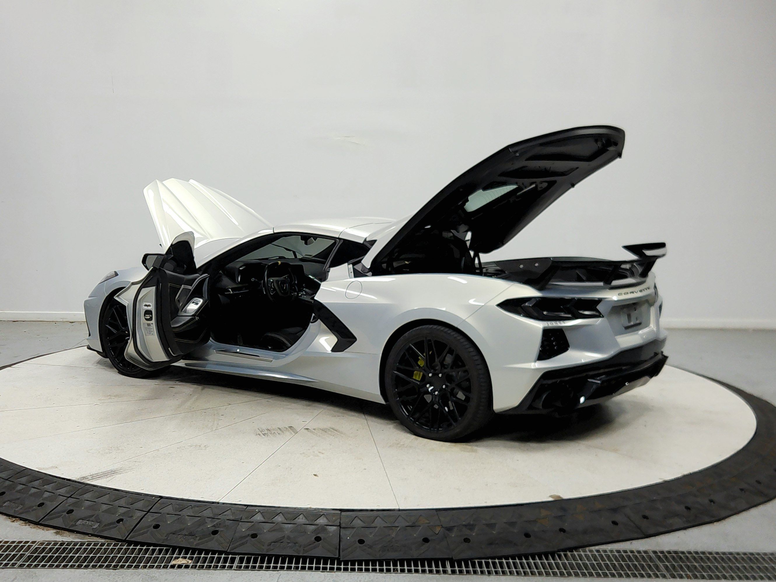 Used 2021 Chevrolet Corvette Stingray Premium Cpe w/ Z51 Performance Package RWD image 14