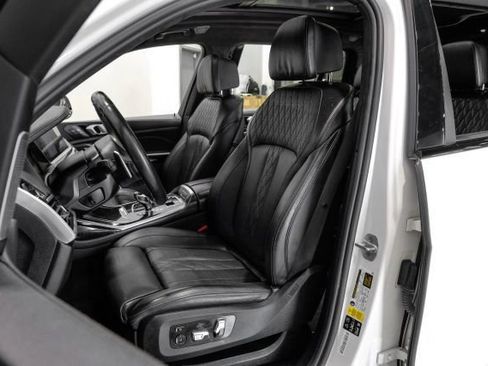 Used 2021 BMW X7 M50i w/ Dynamic Handling Package AWD/4WD image 45