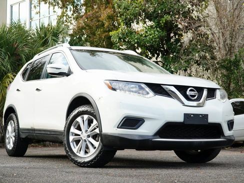 Used 2016 Nissan Rogue SV image 2