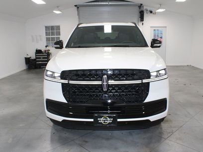 New 2025 Lincoln Navigator L Reserve w/ Jet Appearance Package