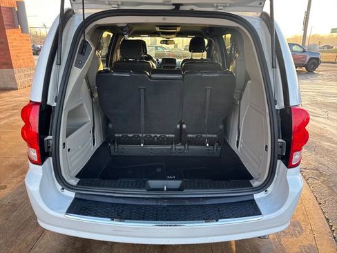 Used 2017 Dodge Grand Caravan SXT image 11