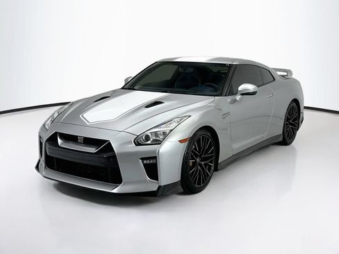 Used 2020 Nissan GT-R Premium AWD/4WD image 1
