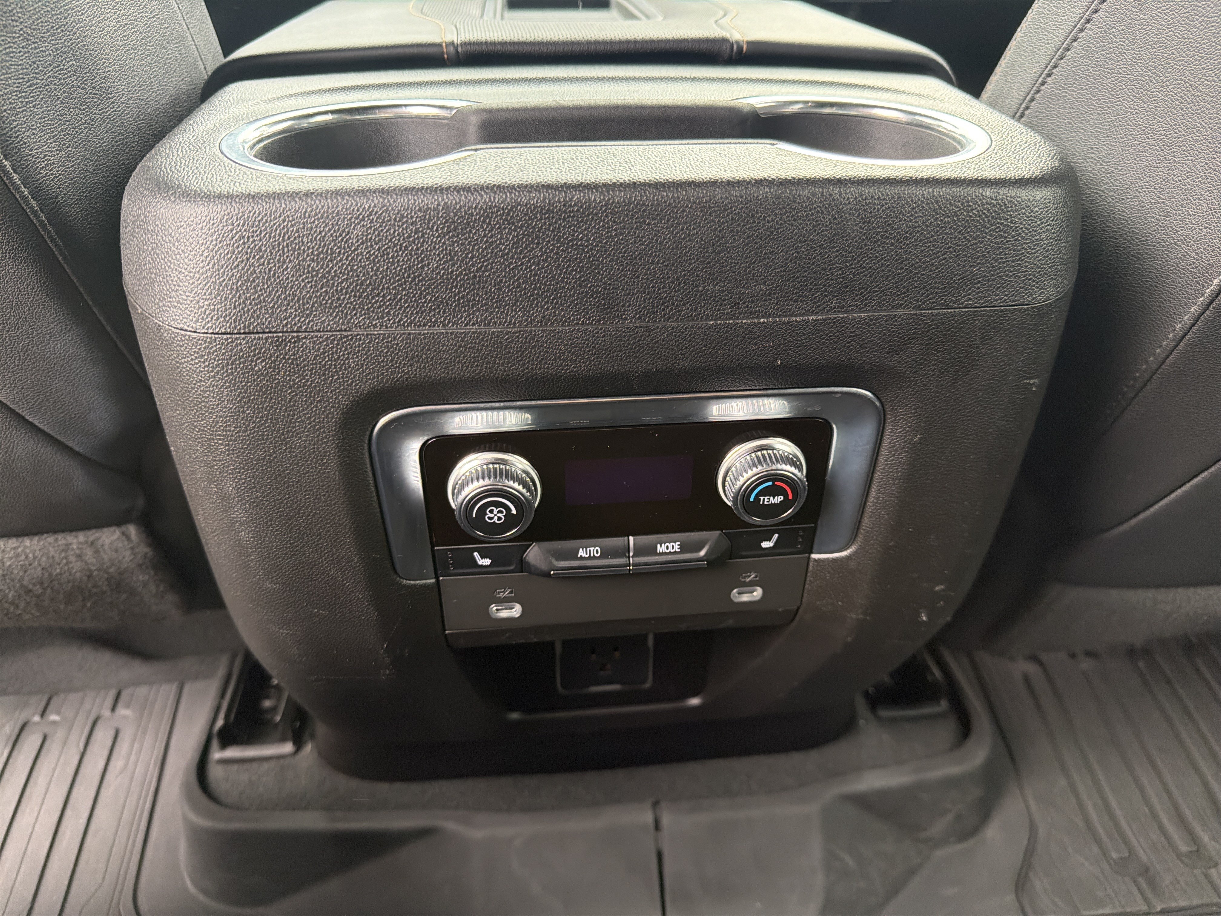 Certified 2023 GMC Yukon AT4 w/ AT4 Premium Plus Package AWD/4WD image 23