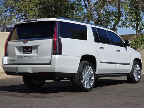 Used 2018 Cadillac Escalade ESV Platinum image 10