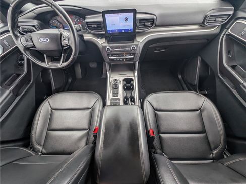 Used 2020 Ford Explorer XLT w/ Equipment Group 202A RWD image 10