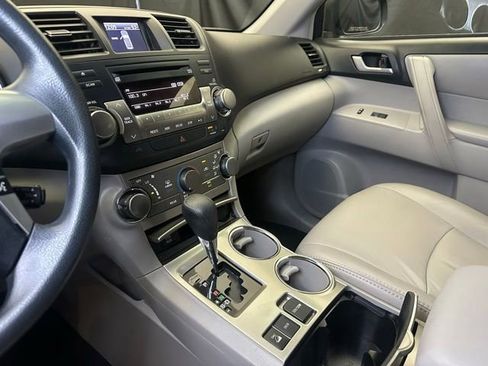 Used 2012 Toyota Highlander 4WD w/ Tech Pkg image 30