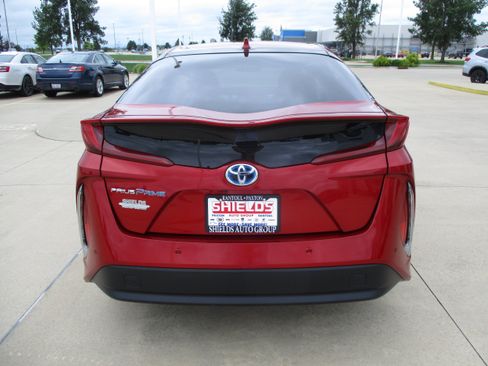 Used 2018 Toyota Prius Prime Advanced w/ Carpet Mat Package FWD image 4