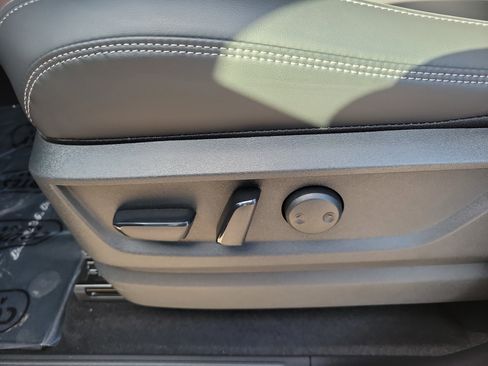 New 2026 Nissan Armada SL w/ Captain's Chari Seat Package image 19