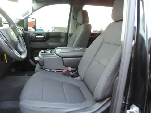 Used 2021 Chevrolet Silverado 2500 Custom w/ Custom Value Package image 13