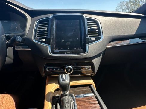 Used 2018 Volvo XC90 T6 Momentum w/ Momentum Plus Package AWD/4WD image 17