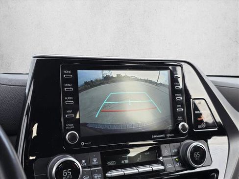 Used 2022 Toyota Highlander LE image 23