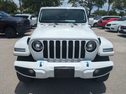 Used 2023 Jeep Wrangler Unlimited Sahara AWD/4WD image 4