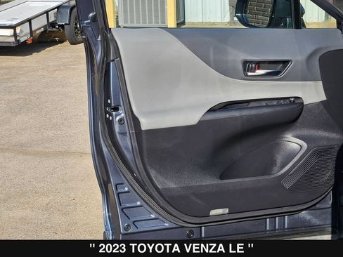 Used 2023 Toyota Venza LE AWD/4WD image 14