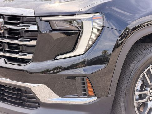 Used 2025 GMC Acadia Elevation FWD image 8