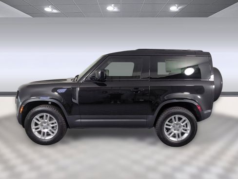 Used 2025 Land Rover Defender 90 S image 2