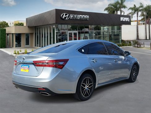 Used 2017 Toyota Avalon XLE image 3