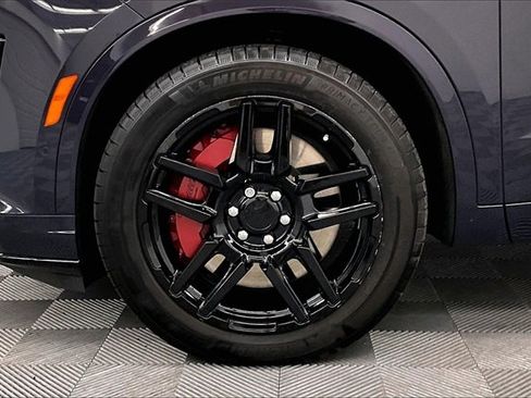 Used 2024 Cadillac XT6 Sport w/ Technology Package image 9