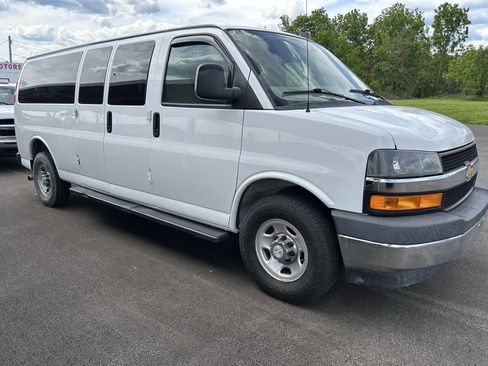 Used 2020 Chevrolet Express 3500 LT w/ LT Preferred Equipment Group RWD image 7