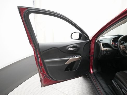 Used 2017 Jeep Cherokee Sport w/ Cold Weather Group image 27