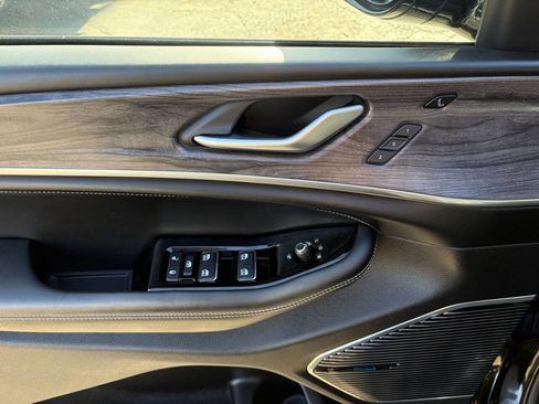 Used 2023 Jeep Grand Cherokee Overland w/ Luxury Tech Group IV image 15