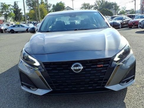 Used 2023 Nissan Altima 2.5 SR FWD image 2
