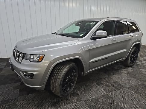 Used 2020 Jeep Grand Cherokee Altitude AWD/4WD image 8