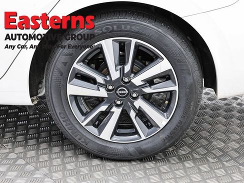 Used 2025 Nissan Versa SV image 33