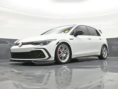 Used 2024 Volkswagen GTI SE FWD image 23