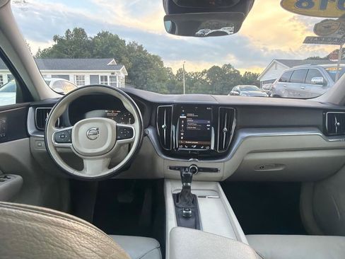 Used 2018 Volvo XC60 T5 Momentum w/ Vision Package AWD/4WD image 22