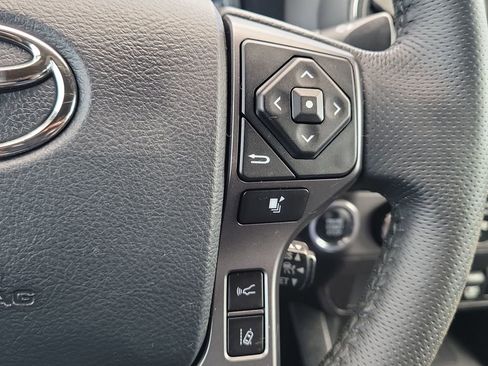 Used 2019 Toyota Tacoma TRD Sport AWD/4WD image 10