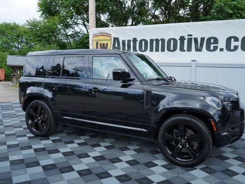 Used 2023 Land Rover Defender 110 V8 AWD/4WD image 3