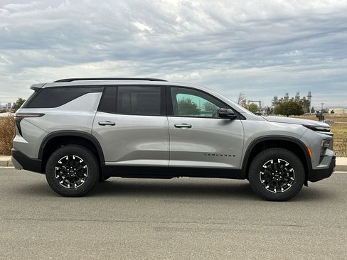 New 2026 Chevrolet Traverse Z71 image 3