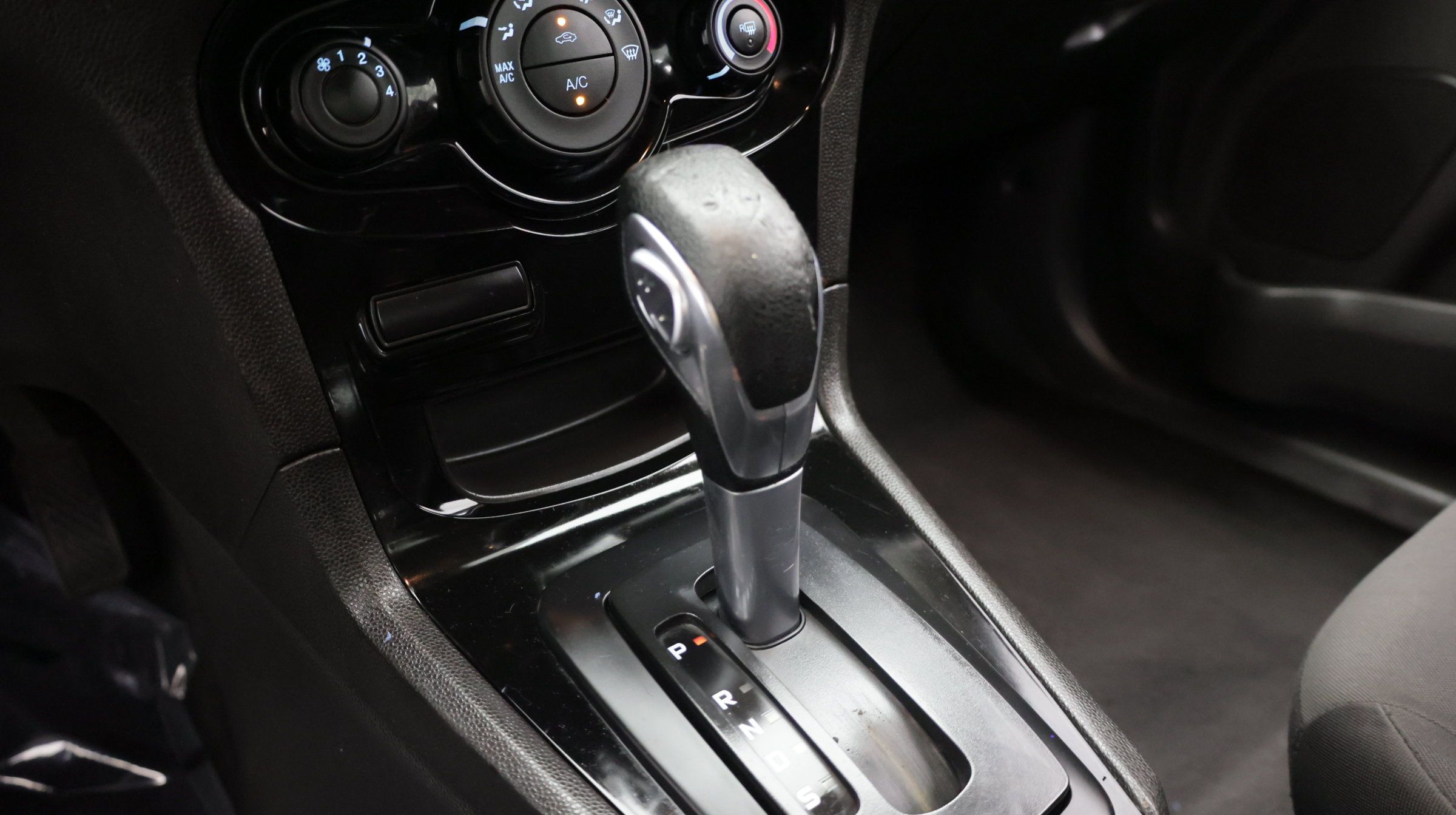Used 2018 Ford Fiesta SE FWD image 15
