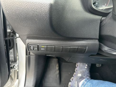 Used 2025 Toyota Corolla SE w/ Convenience Package image 17