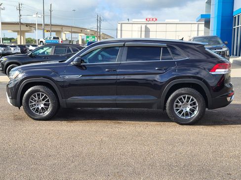 Used 2023 Volkswagen Atlas Cross Sport SE FWD image 2