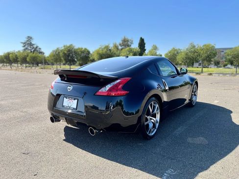 Used 2011 Nissan 370Z Touring w/ Sport Pkg RWD image 6