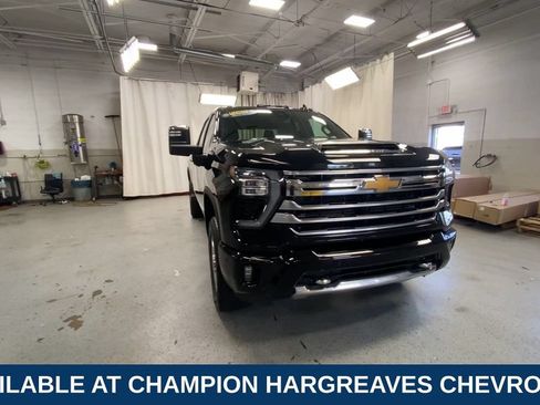 Used 2025 Chevrolet Silverado 3500 High Country AWD/4WD image 3