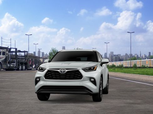 New 2026 Toyota Highlander XLE image 18