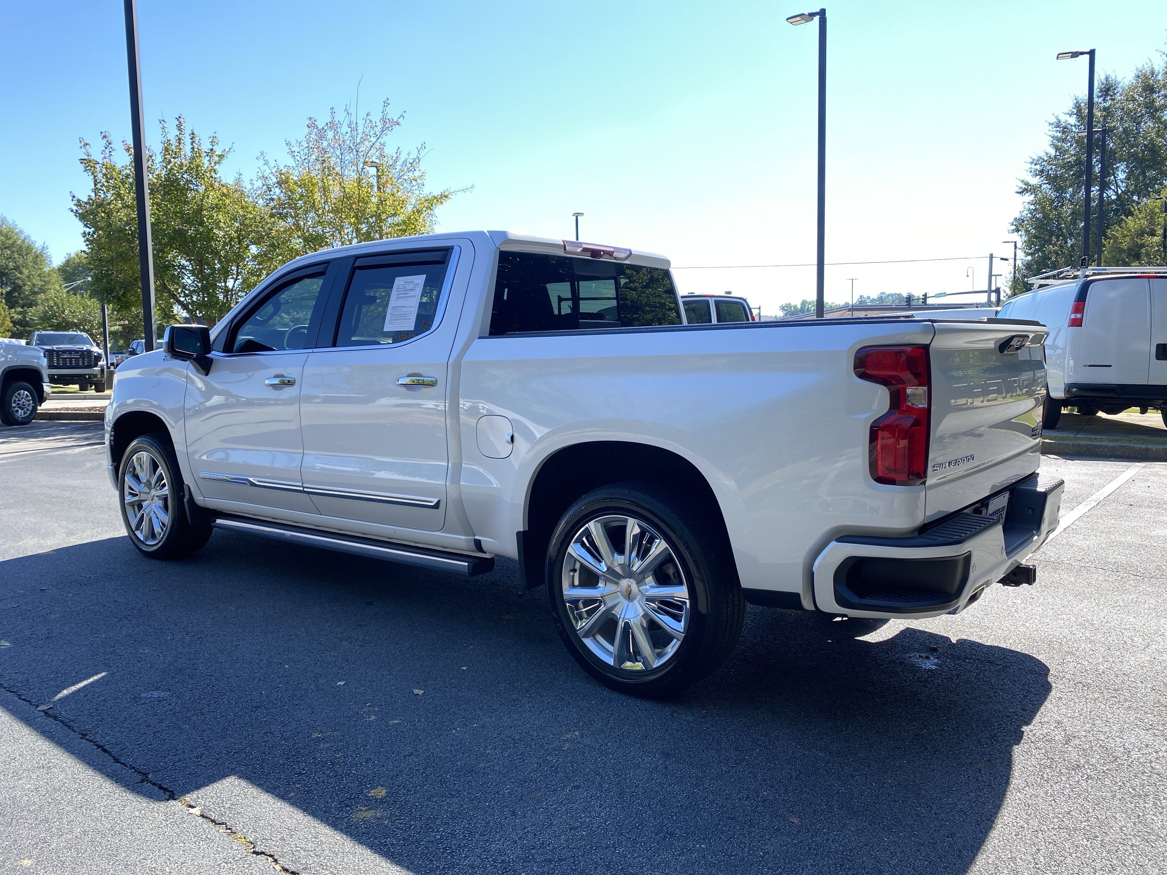 Used 2023 Chevrolet Silverado 1500 High Country w/ High Country Premium Package AWD/4WD image 7