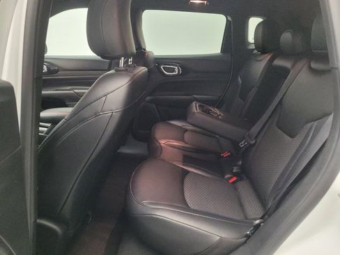 Used 2025 Jeep Compass Latitude w/ Convenience Group AWD/4WD image 18
