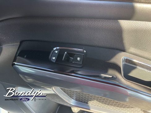 Used 2023 Nissan Pathfinder SL w/ Lighting Package (N92) image 22