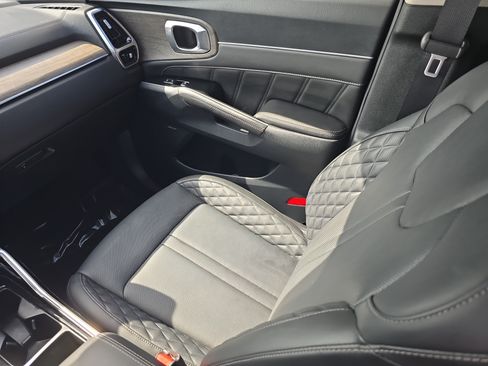 Certified 2023 Kia Sorento SX Prestige AWD/4WD image 16