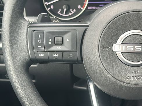 Used 2024 Nissan Rogue SV image 11