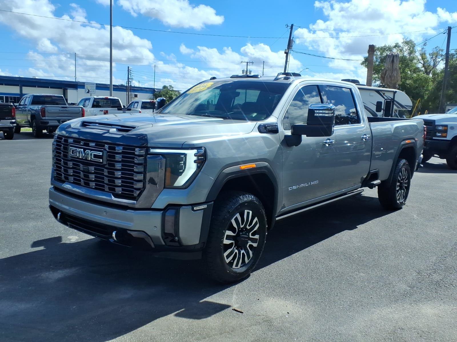 Used 2024 GMC Sierra 3500 Denali Ultimate AWD/4WD image 1